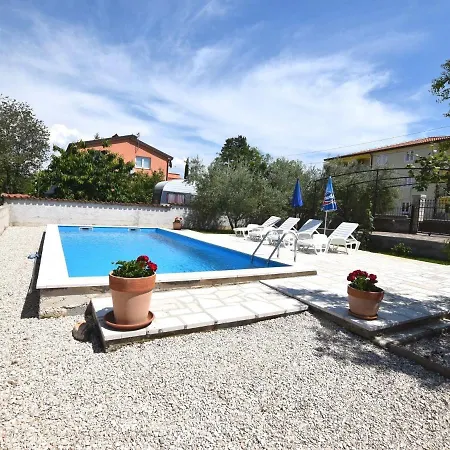 Charming With Pool In Zbandaj Prázdninový dům Poreč