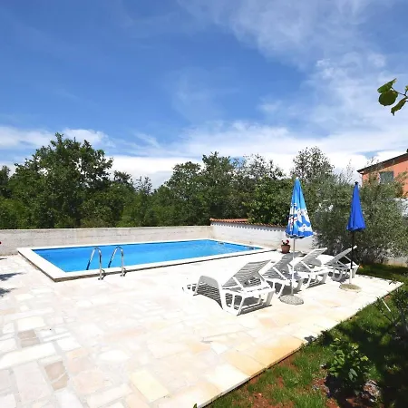 Charming With Pool In Zbandaj Prázdninový dům Poreč