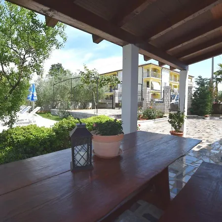 Charming With Pool In Zbandaj Prázdninový dům Poreč