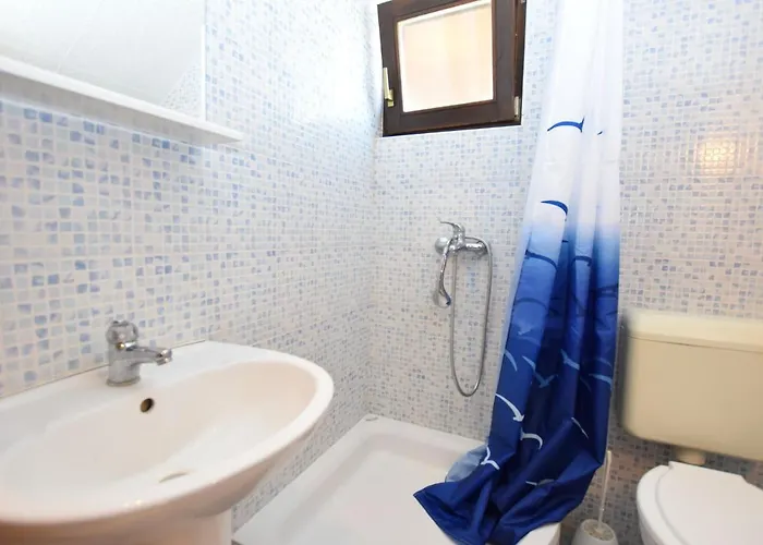 Charming With Pool In Zbandaj Πόρετς