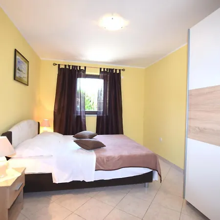 Charming With Pool In Zbandaj Porec