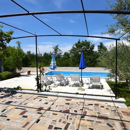 Lovable Apartment, Pool With Deckchairs * Πόρετς