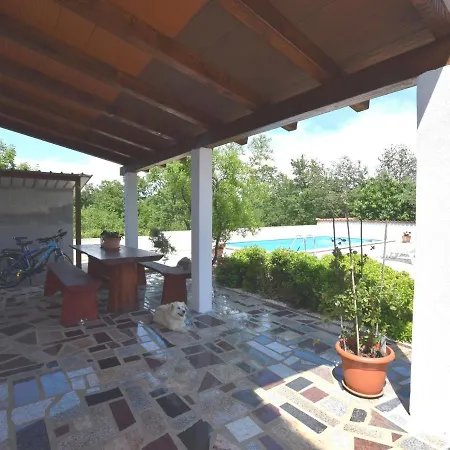 Charming With Pool In Zbandaj Πόρετς