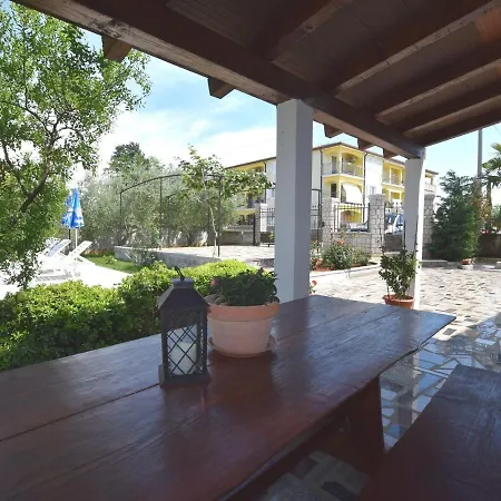 Lovable Apartment, Pool With Deckchairs Σπίτι διακοπών Πόρετς
