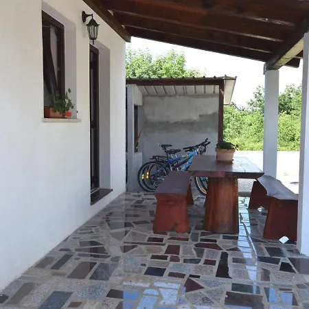 Σπίτι διακοπών Lovable Apartment, Pool With Deckchairs Πόρετς