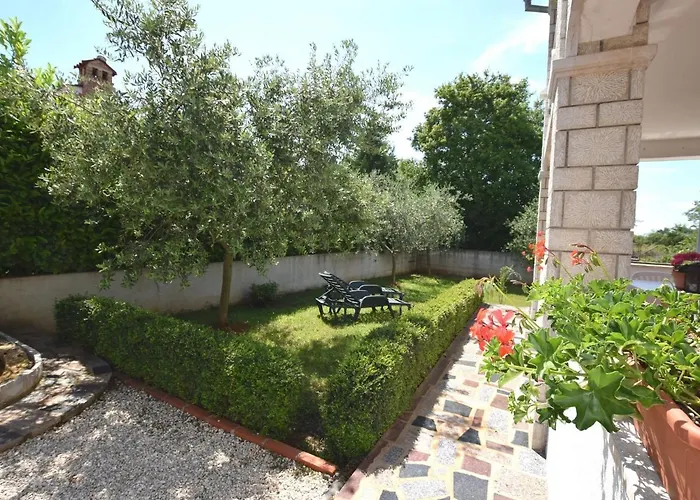 Hébergement de vacances Charming With Pool In Zbandaj