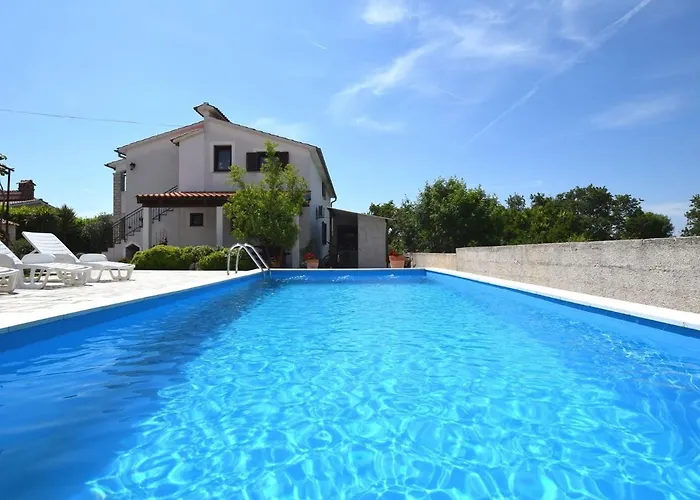 Charming With Pool In Zbandaj Hébergement de vacances Poreč