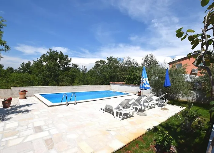 Charming With Pool In Zbandaj Hébergement de vacances Poreč