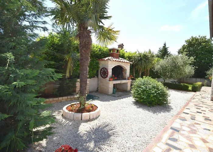 Hébergement de vacances Charming With Pool In Zbandaj