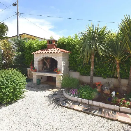 Charming With Pool In Zbandaj